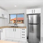 Sunny Beachside Escape 2Br Walk To Palm Beach
