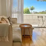 Sunny Beachside Escape 2Br Walk To Palm Beach