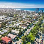 Sunny Beachside Escape 2Br Walk To Palm Beach