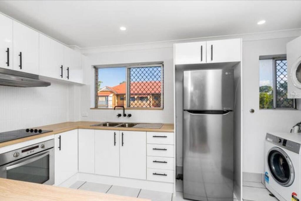 Sunny Beachside Escape 2br Walk To Palm Gold Coast