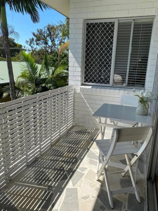 Apartment Sunny Beachside Escape 2br Walk To Palm *