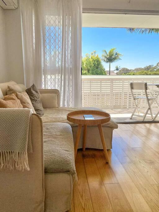 Apartment Sunny Beachside Escape 2br Walk To Palm *