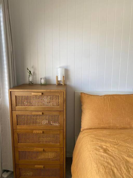 Sunny Beachside Escape 2br Walk To Palm *