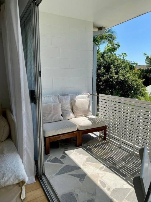 Apartment Sunny Beachside Escape 2br Walk To Palm *