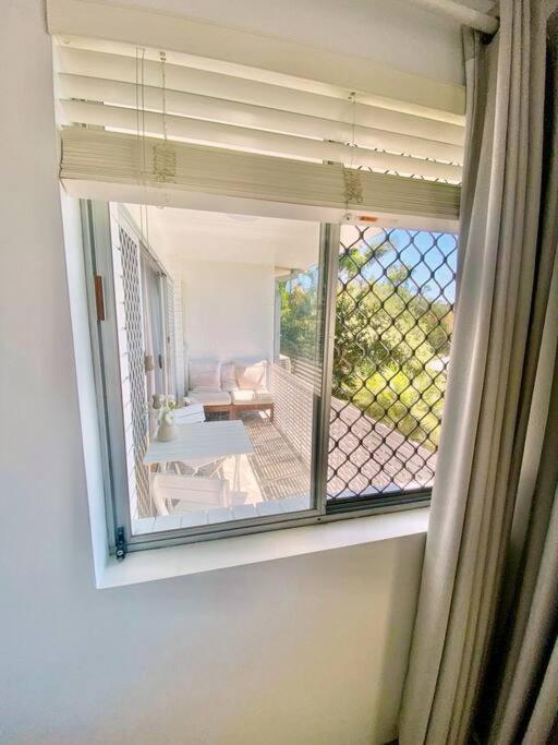 Apartment Sunny Beachside Escape 2br Walk To Palm